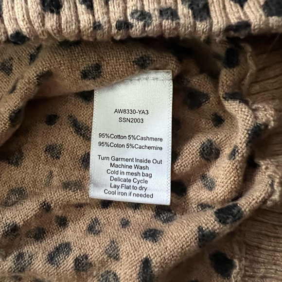 ATM Anthony Thomas Melillo Cheetah Printed V-Neck Sweater - Picture 5 of 5